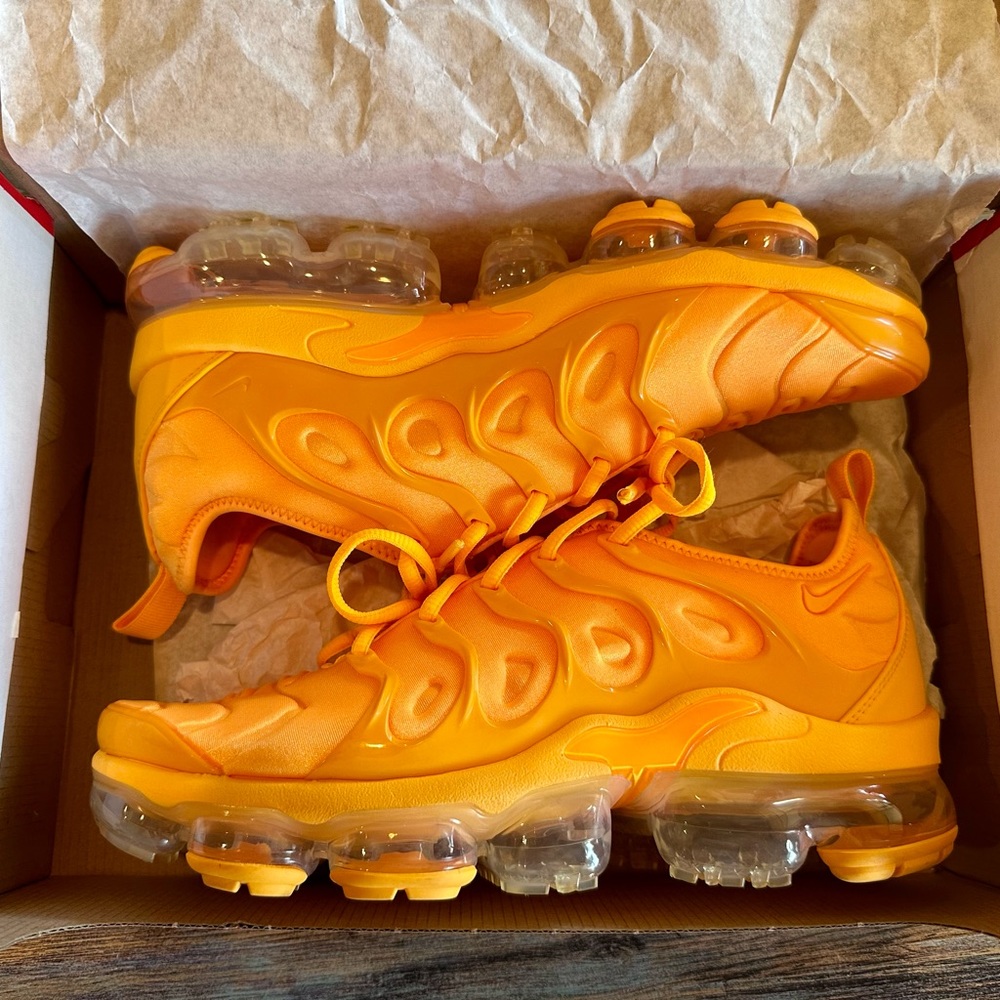 Nike Air Vapormax Plus Women’s 9.5 Laser Orange - Like New - Worn Once